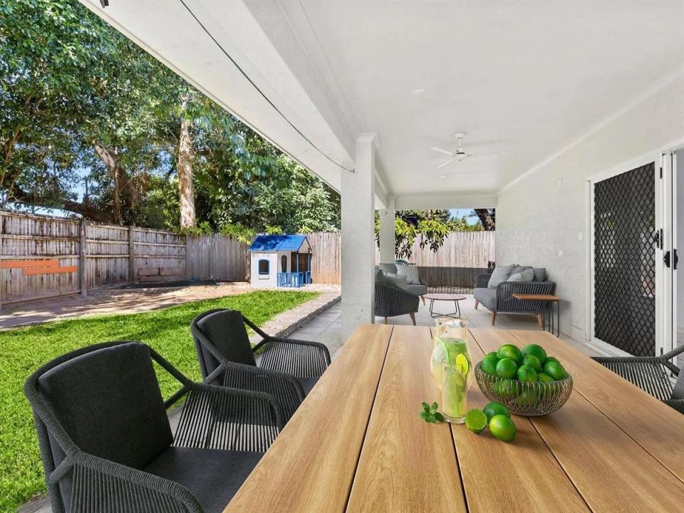 Room in Mooroobool for $450