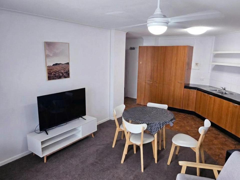 Room in South Brisbane for $375