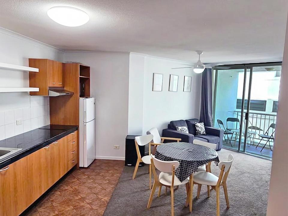 Room in South Brisbane for $375